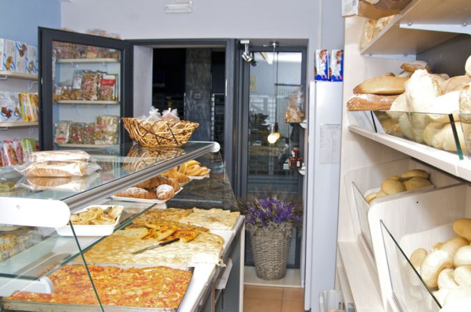 arredamento negozi panetteria borgosesia (15)